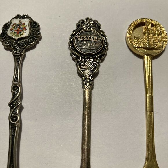 Vintage Collectible Souvenir Travel Spoons Assorted Silverplated Queen Lot of 5 - Picture 2 of 9